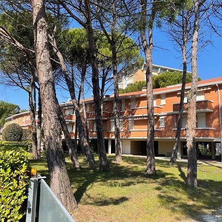 Twin Pine Trees Flats, Near Beach Bibione Exteriör bild